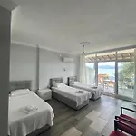 Yakabuek Hotel *