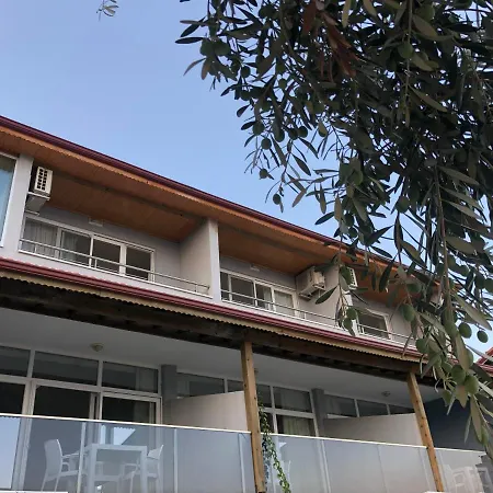 Yakabuek Hotel *