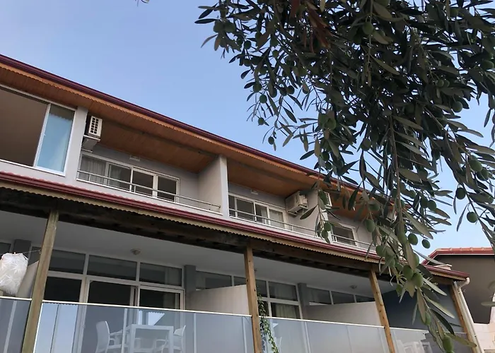 Yakabuek Hotel *